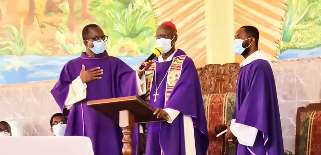 Visit-to-Martyrs-of-Uganda-Parish,-Mamprobi--caa